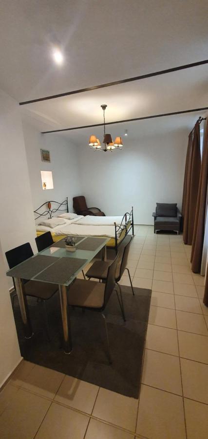 Lucas Apartment - Self Check-In Bratislava Luaran gambar